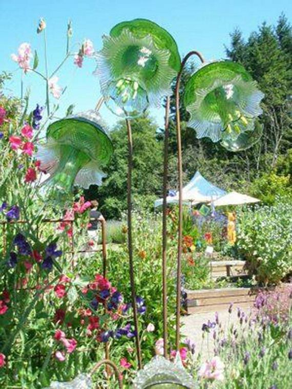 Low-budget DIY Garden Art Flowers