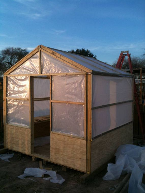 26-Great-DIY-Greenhouse-Projects