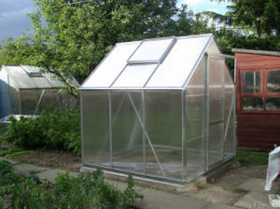 29-Great-DIY-Greenhouse-Projects