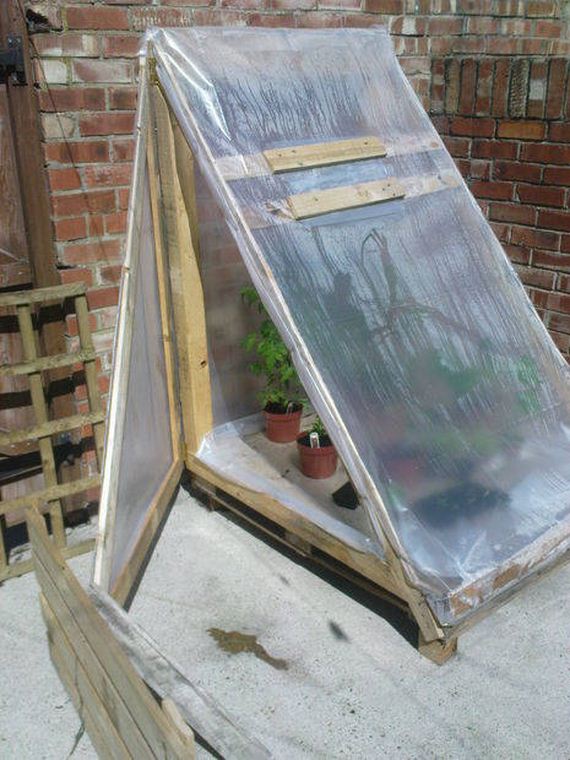 30-Great-DIY-Greenhouse-Projects