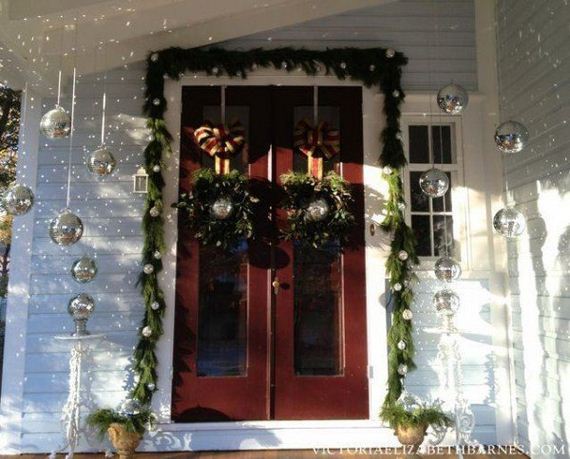 03-Front-Porch-Christmas-Decor