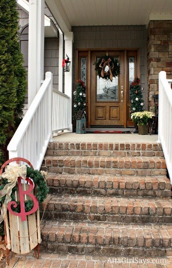 07-Front-Porch-Christmas-Decor