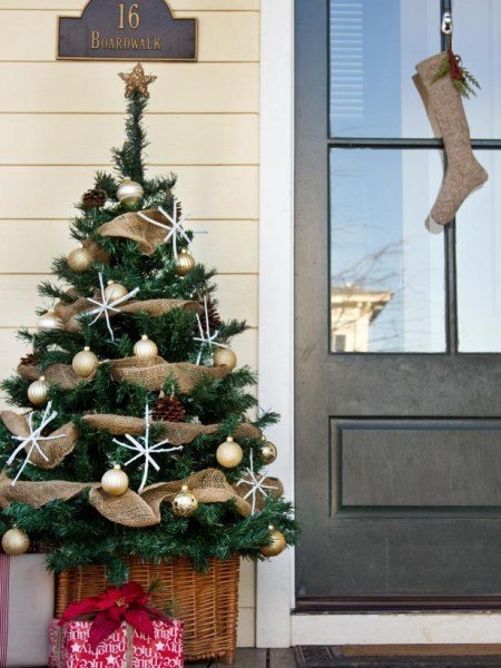 12-Front-Porch-Christmas-Decor