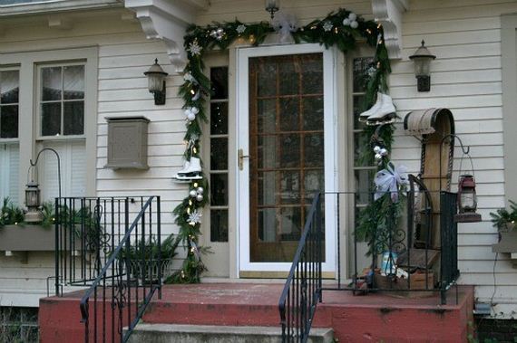 14-Front-Porch-Christmas-Decor