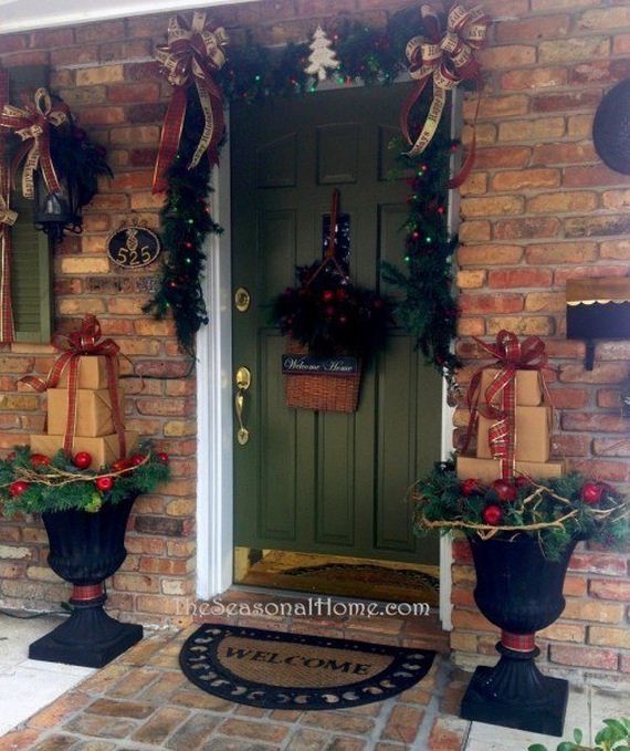 15-Front-Porch-Christmas-Decor