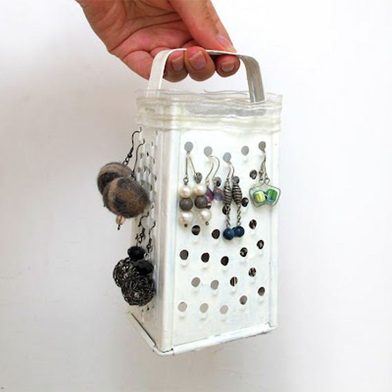 26-Ideas-to-Make-DIY-Jewelry-Holder