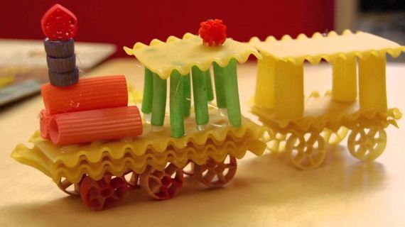 04-fun-crafts-made-dried-pasta