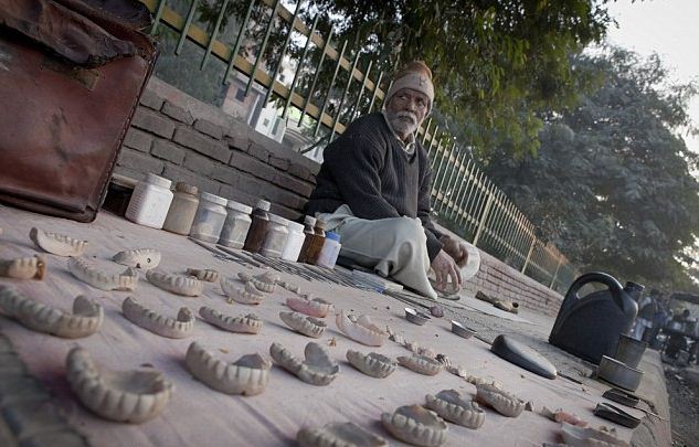 The street dentists of Delhi