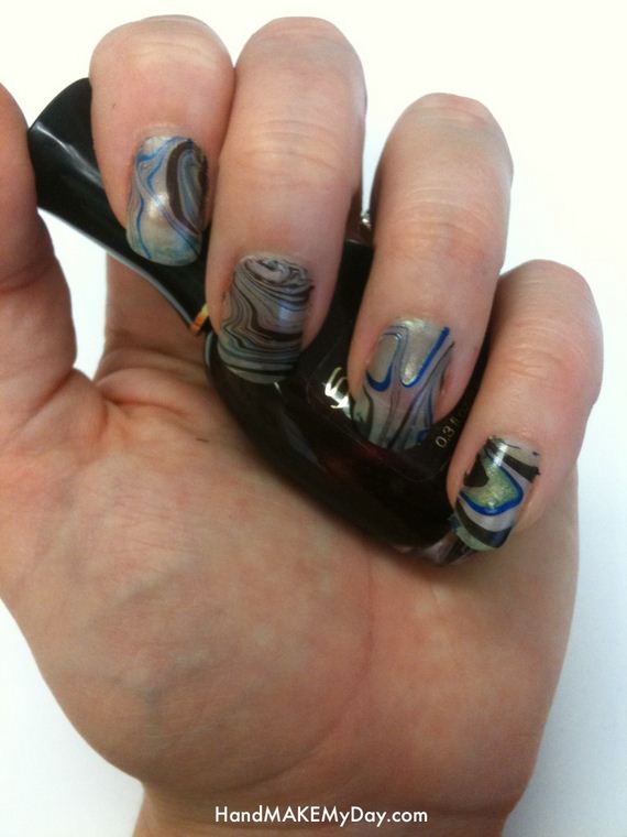 01-Water-Marble-Nails-With-Elmers-Glue