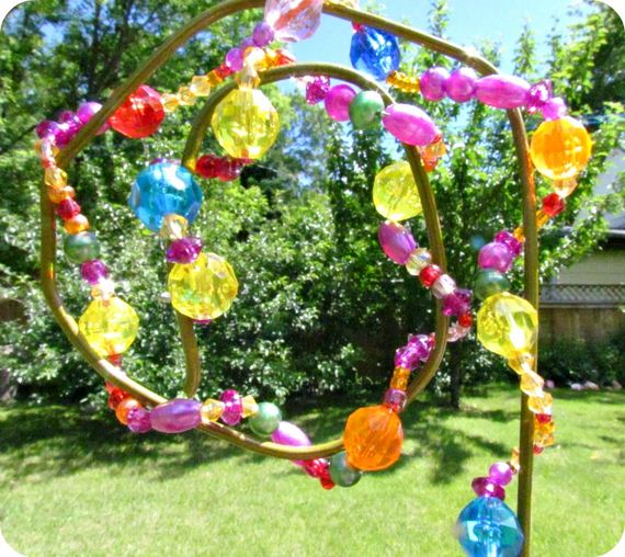 03-Eye-Catching-DIY-Garden-Decorations