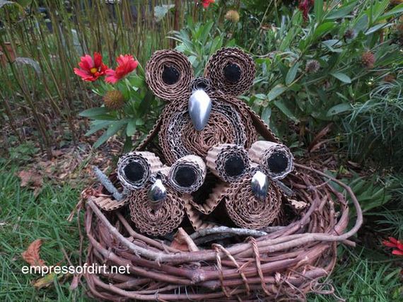 07-Eye-Catching-DIY-Garden-Decorations