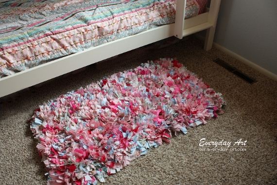 10-Awesome-DIY-Rugs-to-Brighten-up-Your-Home