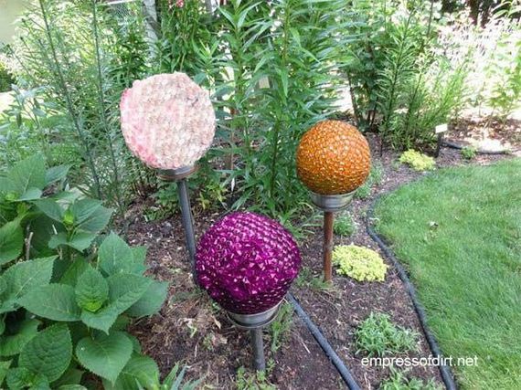 10-Eye-Catching-DIY-Garden-Decorations