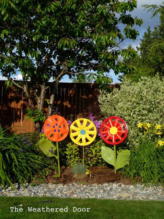 11-Eye-Catching-DIY-Garden-Decorations
