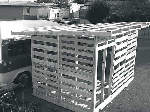 02-diy-pallet-shed