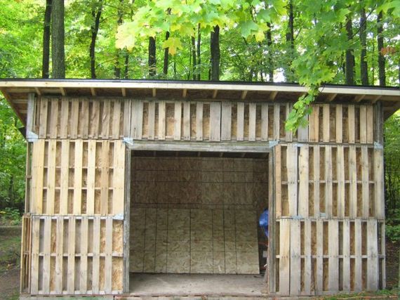 08-diy-pallet-shed