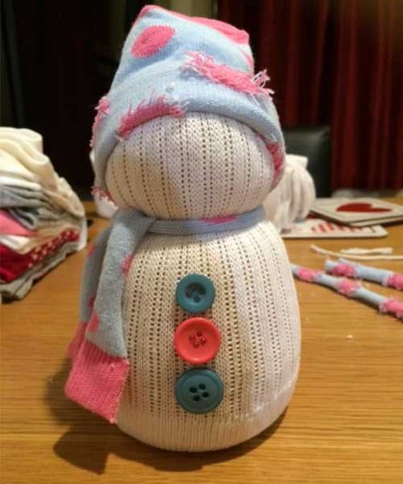 14-make-sock-snowmen