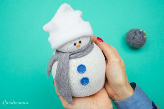 Awesome Sock Snowmen Tutorial