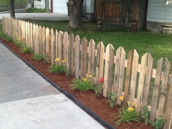 Unique Pallet Fence Ideas Anyone Can Make