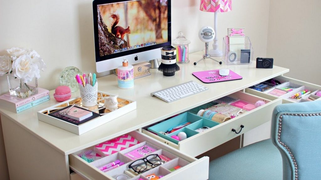 Popsicle Stick Desk Organiser