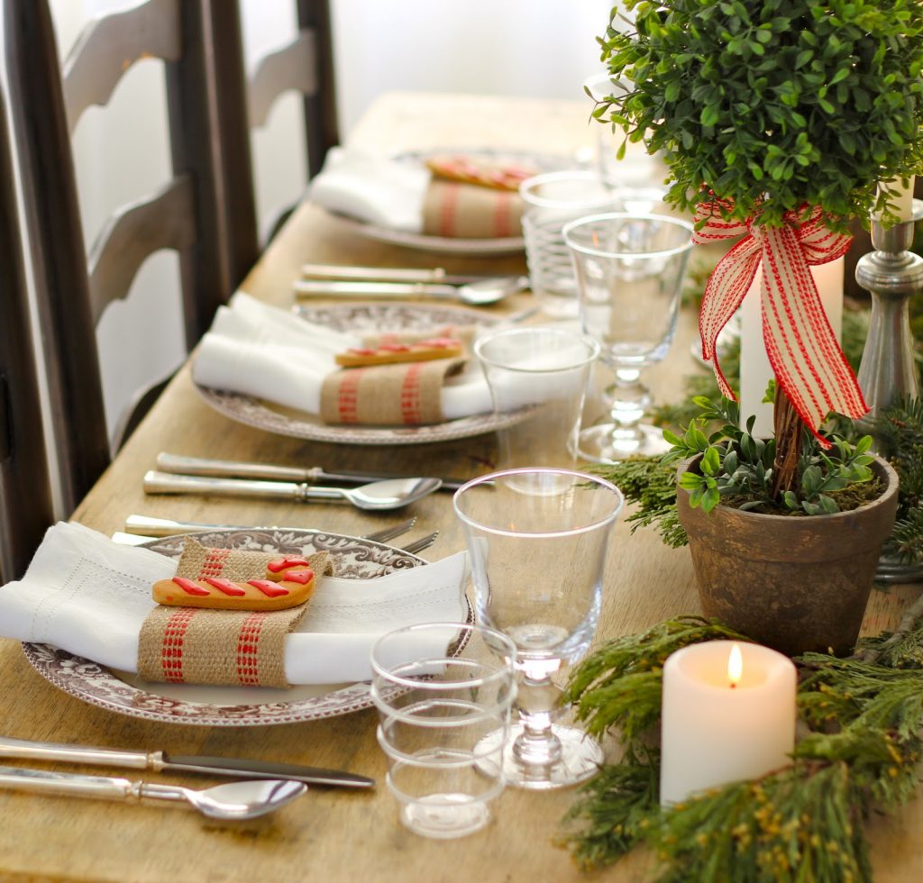 Amazing DIY Holiday Centerpieces And Table Settings