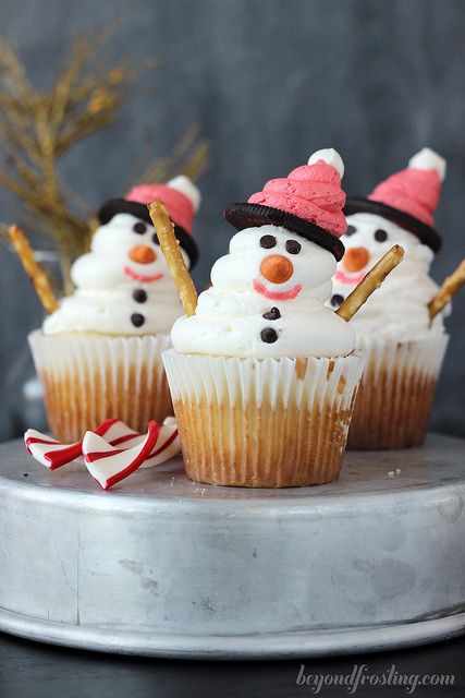 Awesome Holiday Themed Cupcakes