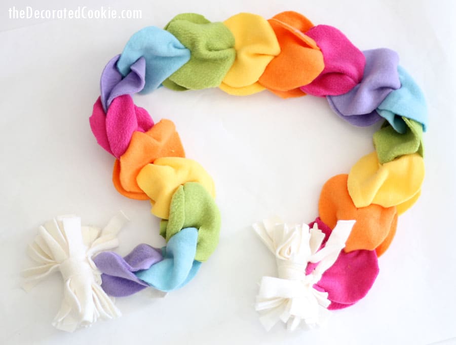 Awesome DIY No-Sew Scarves