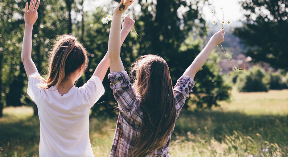 3 Tips To Make Living With Your Best Friend A Breeze