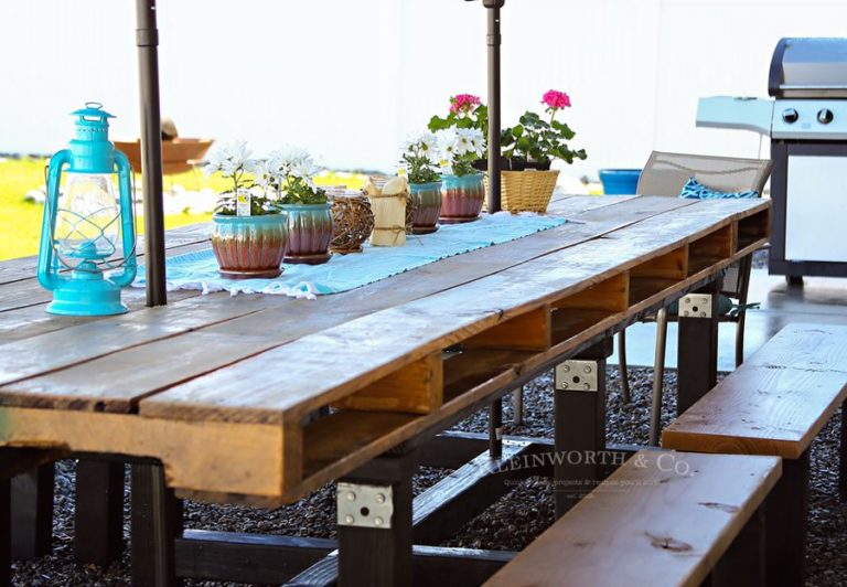 12 Amazing Outdoor Kitchen DIYs