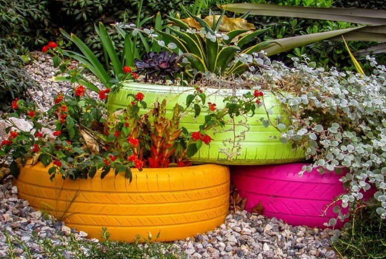 13 Amazing DIY Flower Beds