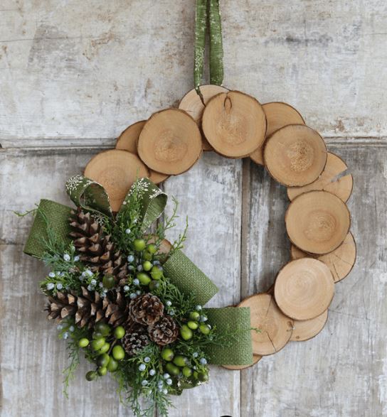 12 Amazing DIY Winter Door Wreaths