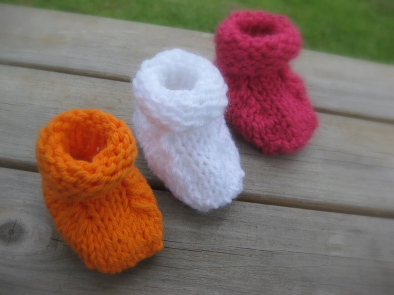 12 Adorable Knitted Baby Booties Patterns