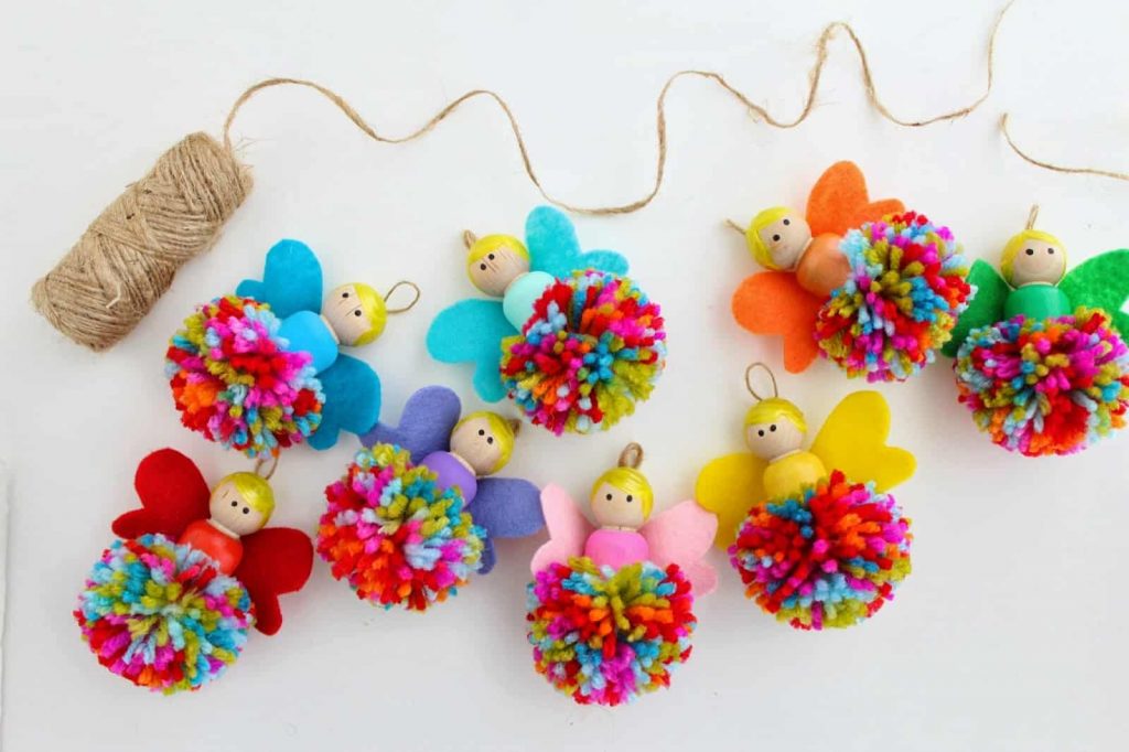 14 Cool Pom Poms Winter Projects