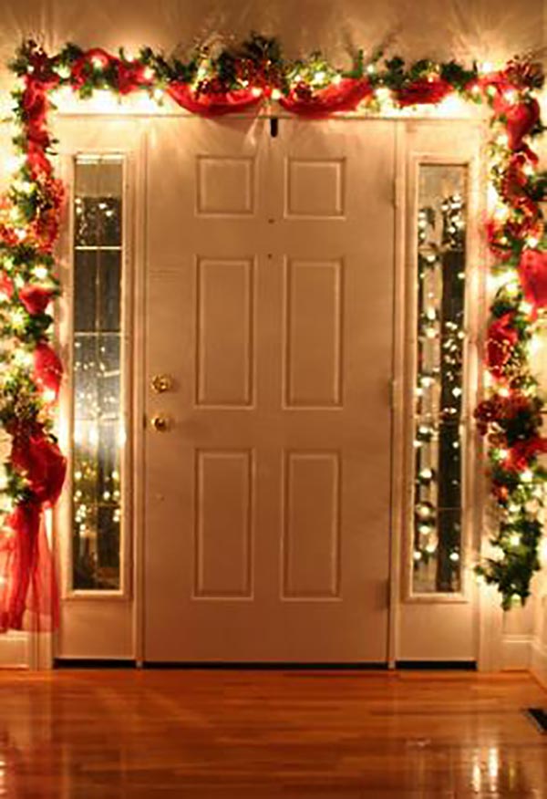 15 Christmas Entrance Decorating Ideas