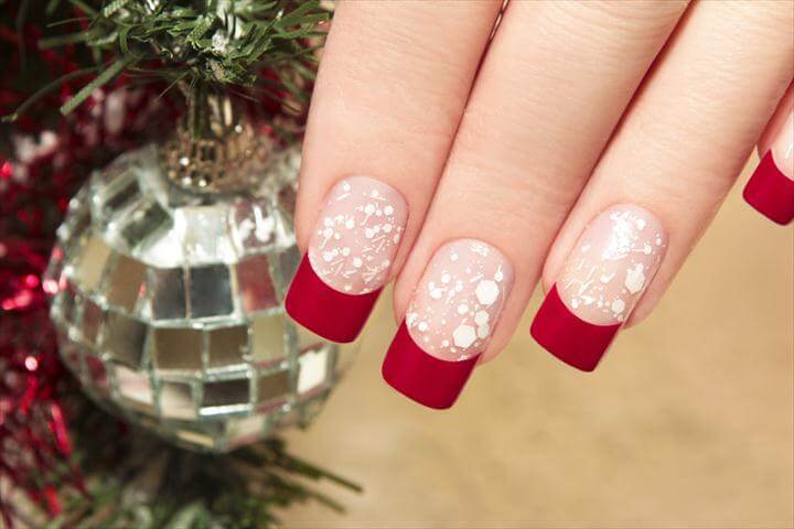 20+ Amazing DIY Holiday Nail Art Ideas