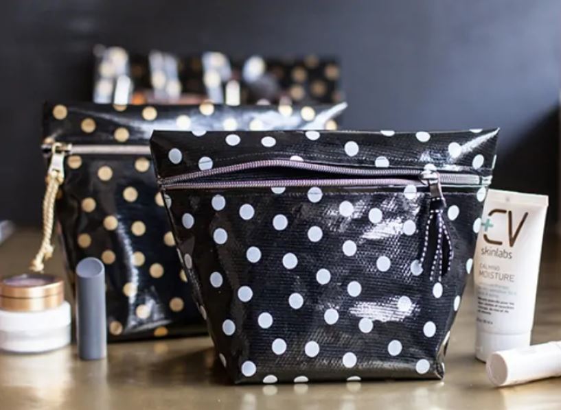 15 Stylish DIY Makeup Bags