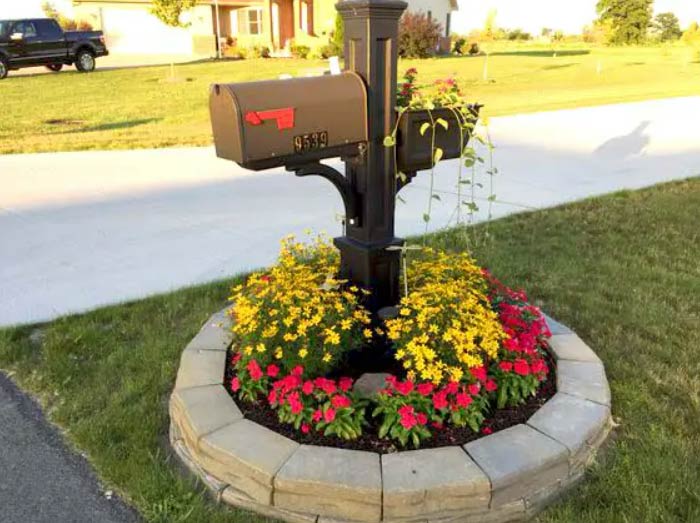 30+ Flower Bed Landscaping Ideas For Mailbox