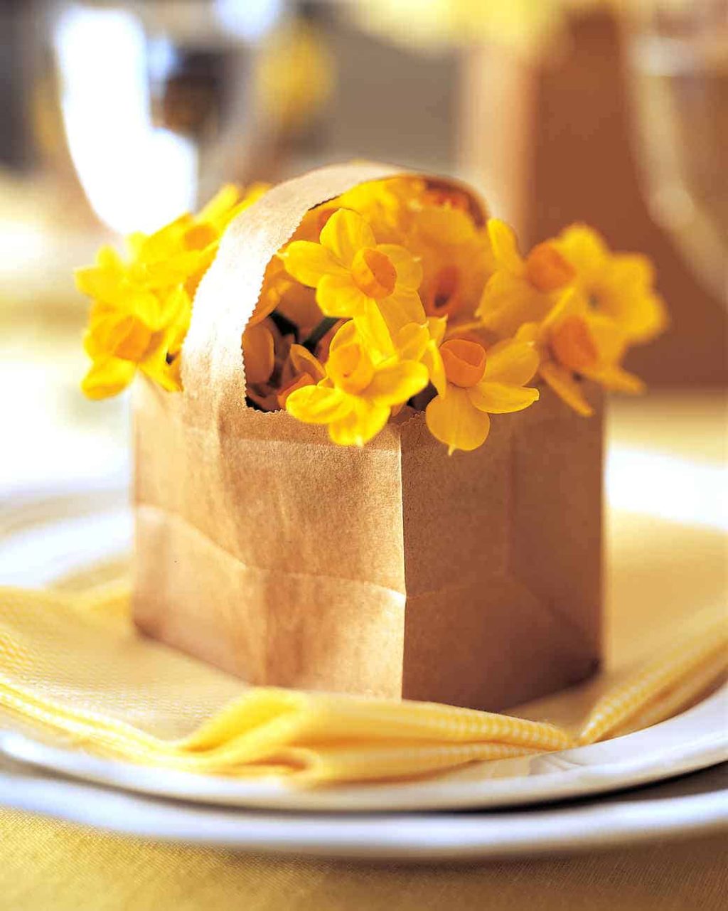 15 Beautiful DIY Spring Centerpieces to Brighten Your Table