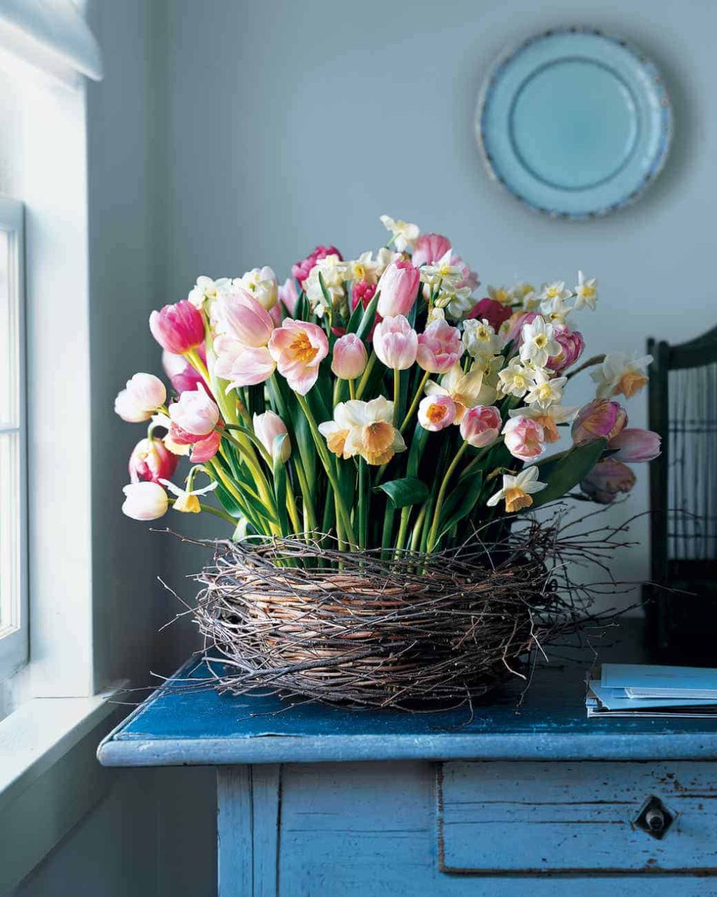 15 Beautiful DIY Spring Centerpieces to Brighten Your Table