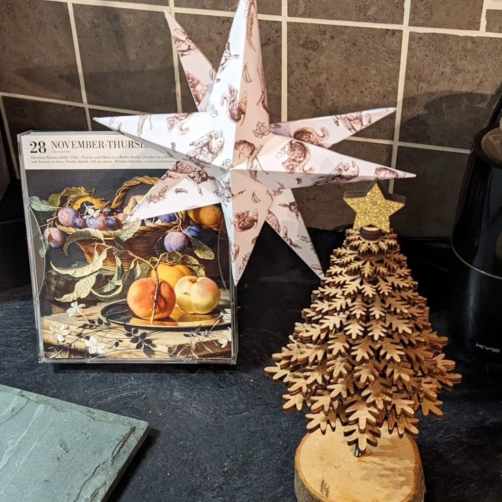 28 Handmade Paper Star Christmas Decor Ideas To Try